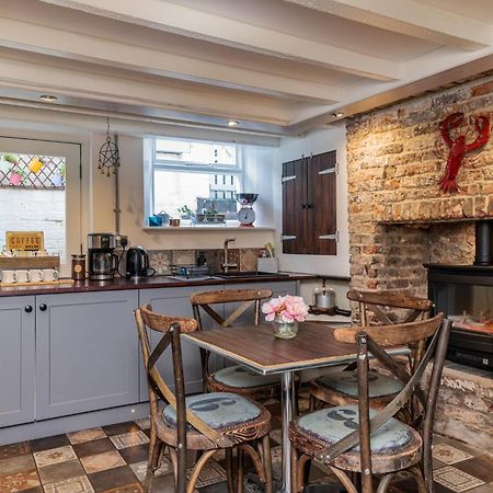 Boutique Fisherman'S Cottage In Old Town Скарборо Екстер'єр фото